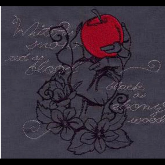 NWOT Snow WhiteTote - Free w/$50 purchase - Picture 2 of 4